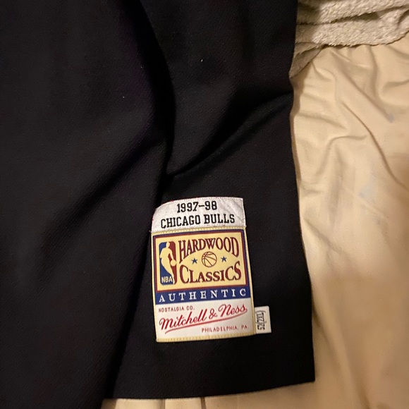 Mitchell and ness hardwood classic 97-98 - Picture 3 of 7